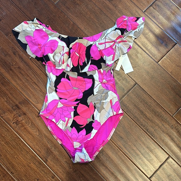Trina Turk Lynx Gemini Floral Pink Ruffle Off the‎ Shoulder One Piece - Picture 3 of 3
